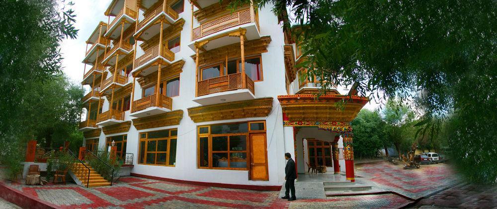 Hotel Grand Himalaya Leh Extérieur photo